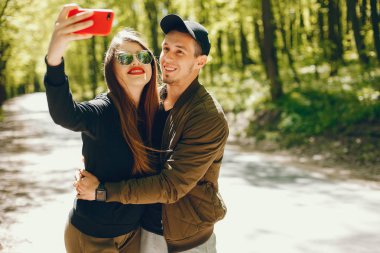 bir orman içinde birleştirmek