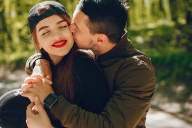 bir orman içinde birleştirmek