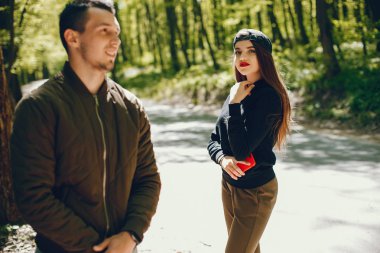 bir orman içinde birleştirmek