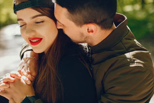 Couple in a forest — Stock Photo, Image