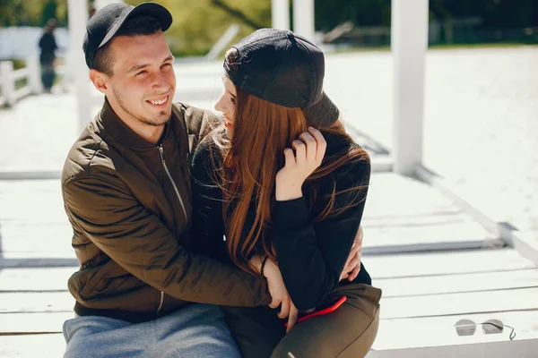 Couple in a beach — Stock Photo, Image