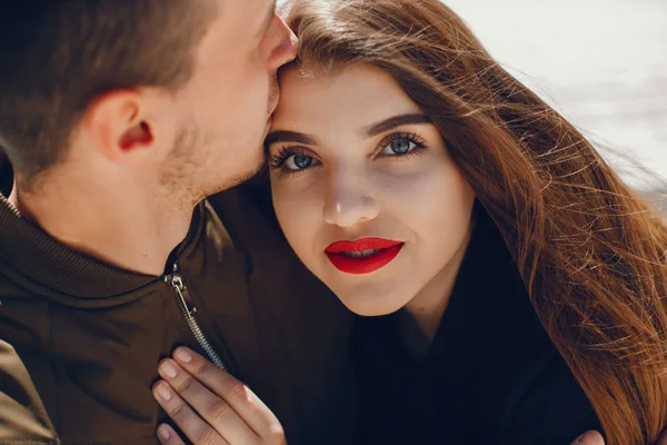 Couple in a beach — Stock Photo, Image