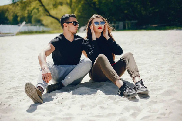 Paar an einem Strand — Stockfoto