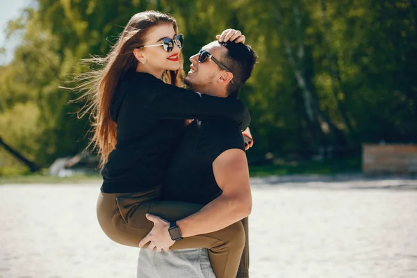 Couple in a beach — Stock Photo, Image