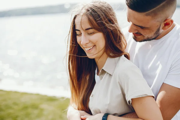 Chica con novio —  Fotos de Stock