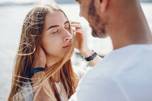 Chica con novio — Foto de Stock