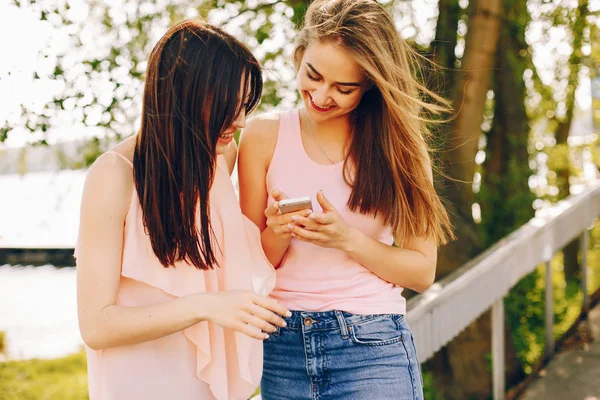 Two beautiful girls in a park — Stock Photo, Image