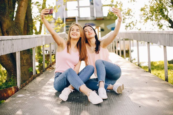 Two beautiful girls in a park — Stock Photo, Image