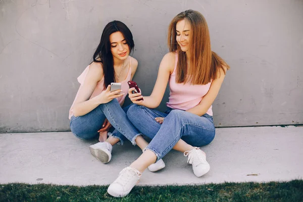 Two beautiful girls in a park — Stock Photo, Image