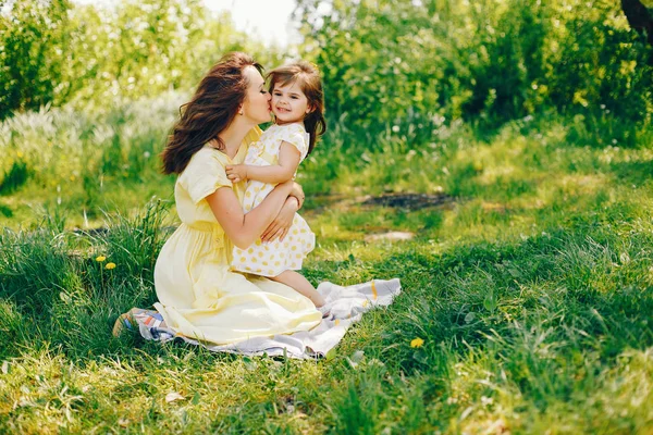 Mother with daughter in a solar park — Stock Photo, Image