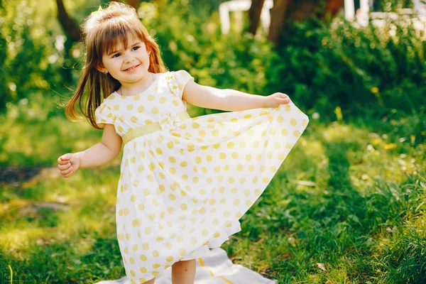 Menina bonita — Fotografia de Stock