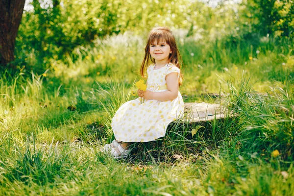 Menina bonita — Fotografia de Stock