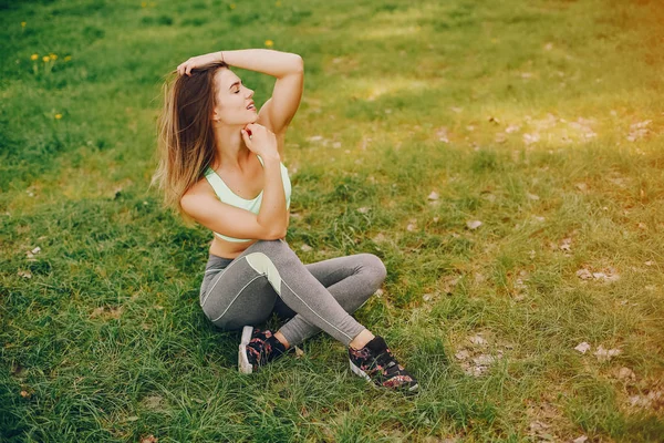 Sports girl in a park — Stock Photo, Image