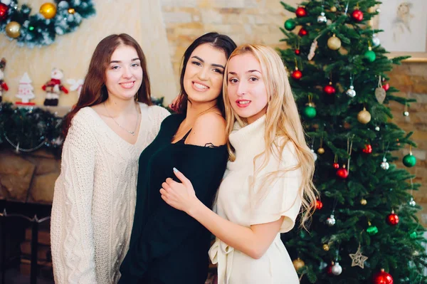 Filles mignonnes à la maison — Photo