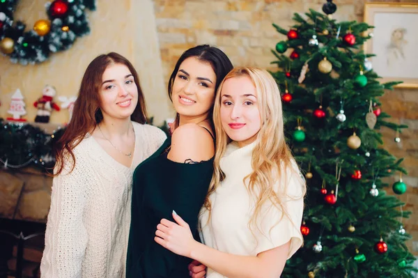 Filles mignonnes à la maison — Photo