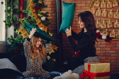 Annesi ve tatlı kızı.