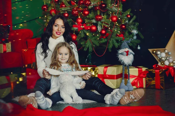 Annesi ve tatlı kızı.