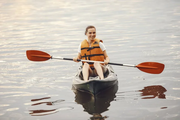 Woman paddling on a lake in a kayak — Stock Photo, Image