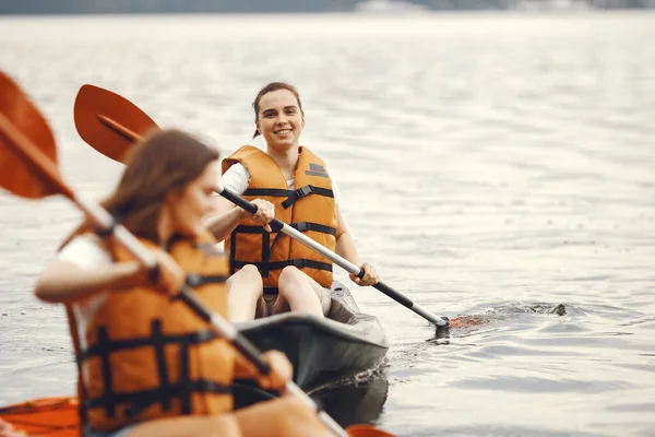 Women paddling on a lake in a kayak — Stock Photo, Image