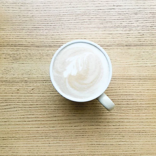 Taza Blanca Capuchino Latte Sobre Una Mesa Madera Luz Del — Foto de Stock