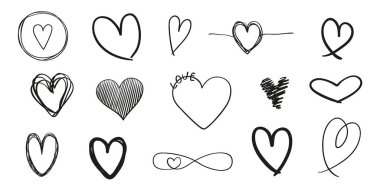 El grunge kalpler izole beyaz zemin üzerine çekilmiş. Aşk belirtileri ayarlayın. Tasarım benzersiz işaretleri. Siyah beyaz resim. El ilanları, tebrik kartları ve afiş için doodles. Yaratıcı sanat çizimler