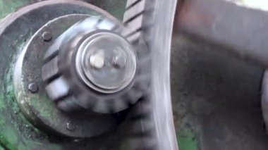 Gears'ı büyük bir makinenin hızlı dönüyor.