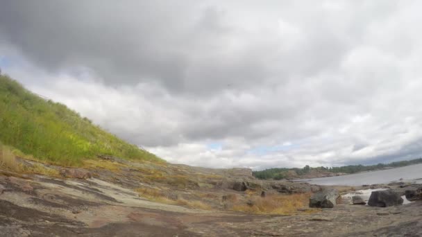 Time Lapse Rotsachtige Kust Van Suikerbrood Eiland Helsinki Finland Wolken — Stockvideo