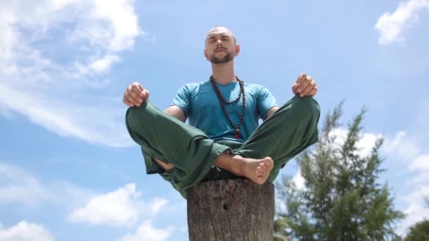 Young Male Yogi Meditating Closed Eyes Background Blue Sky — Stock Video