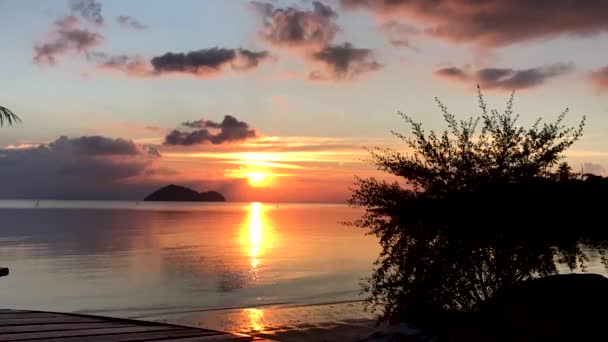 Time Lapse Film Vacker Solnedgång Den Tropiska Stranden — Stockvideo