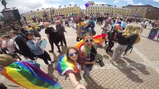 Helsinki Finlande Juin 2018 Deux Jeunes Filles Gaies Participent Défilé — Video