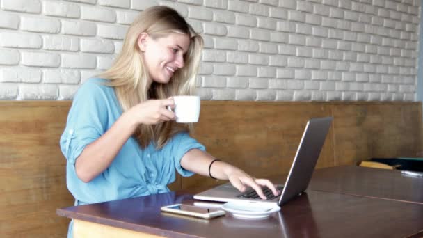Young Beautiful Blonde Woman Sitting Cafe Cup Coffee Using Her — Stock Video