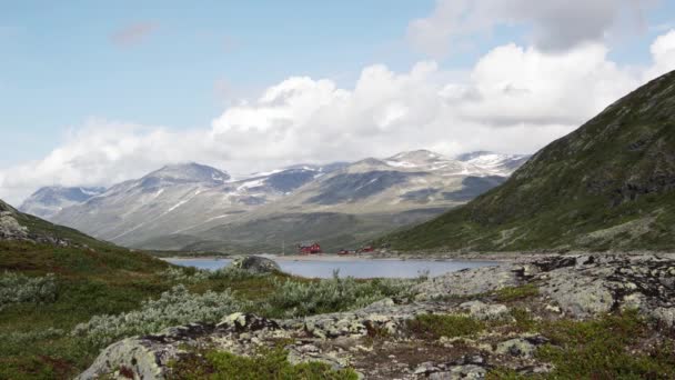 Mountain lake at the Jotunheimen National Park. — Stock Video