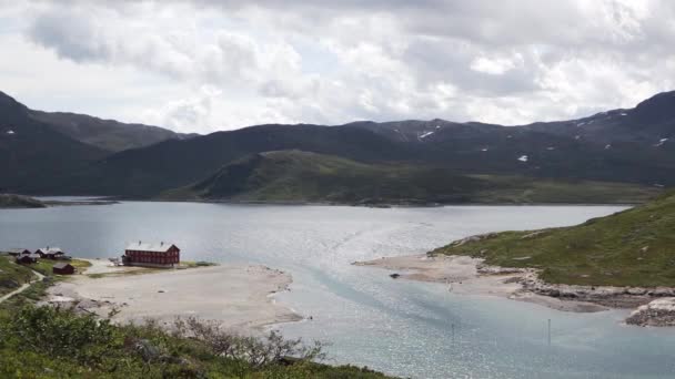 Bergsee im Nationalpark Jotunheimen. — Stockvideo