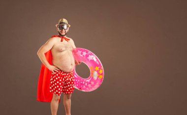 Komik şişman bir adam bir yaz tatili.
