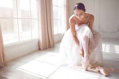 Bir balerin metrelik Pointe ayakkabıları.