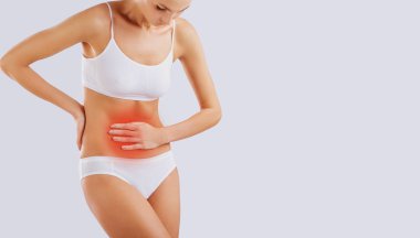 Bir kadının karın ağrısı kavramı. 