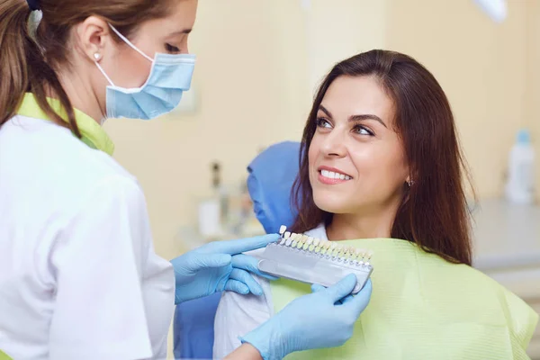 Teeth whitening dental clinic. — Stock Photo, Image