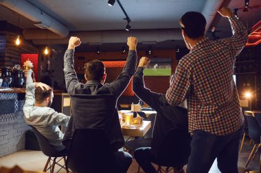 Arkadaşlar spor seyretmek tv pub.
