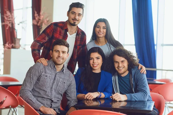 Portrait of happy friends in cafe. — Stock Photo, Image