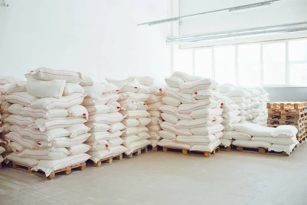 Almacenamiento con bolsas de harina . — Foto de Stock