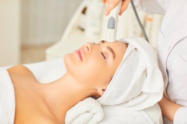 Donanım kozmetolojisi. Kozmetoloji yüz prosedürü.