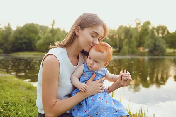 Mother and baby playing on grass in  park. — Stock Photo, Image