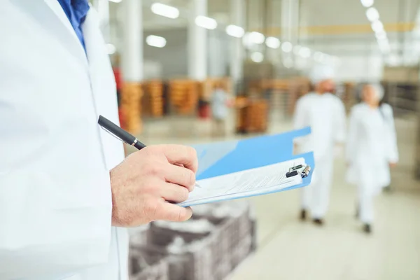 Boekhouding voor goederen in magazijn. — Stockfoto