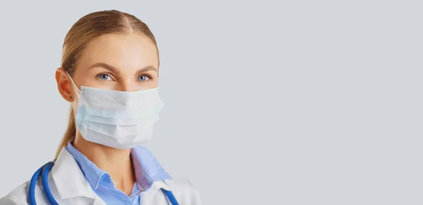 Woman doctor wearing a mask . — Stock Photo, Image