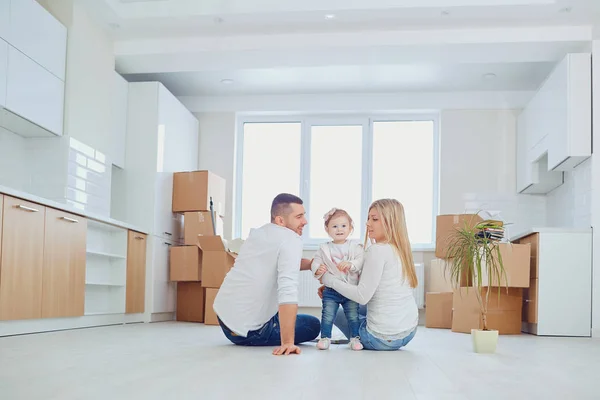 Happy family relocation at new house — Stock Photo, Image