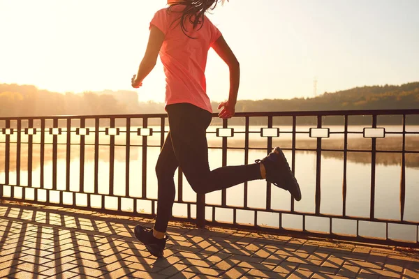 Runners legs run along the road by the lake in the park — Stock Photo, Image