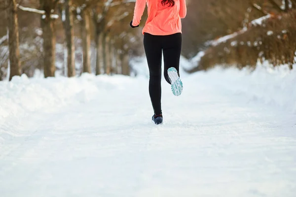 Closeup of girl runners feet in park in winter — Stock Photo, Image