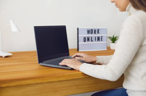 Female freelancer using laptop working online in modern workspace. — Stock Photo, Image