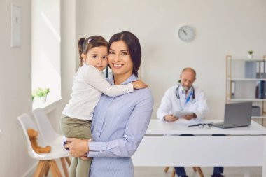 Doktorda çocuklu bir anne var..