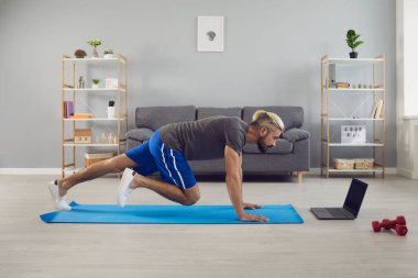 Formda sporcu evde dağ tırmanışçılığı eğitimi alıyor.